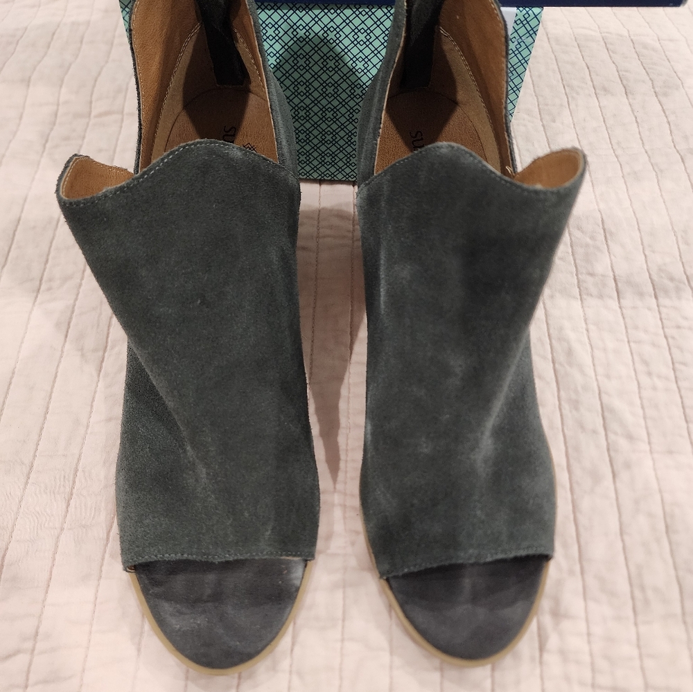 Gray suede, open toe, ankle boots